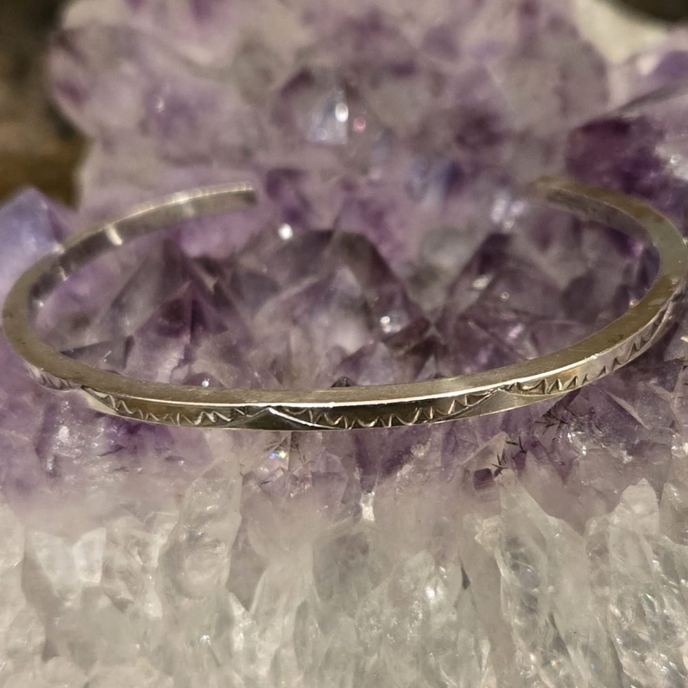 Sterling Silver Native American Navajo Signed Tahe Bracelet - Picture 8 of 8